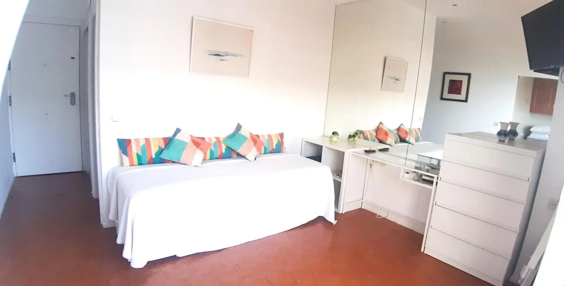 Estudio De Ensueno A Pie De Playa En Marbella En El Skol 0*,  Spain